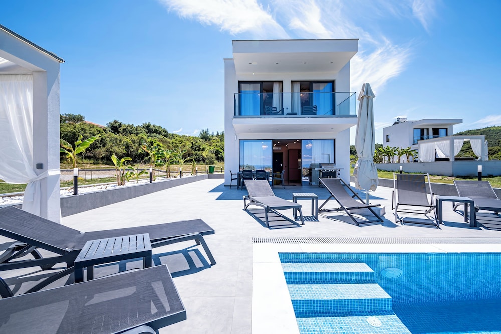 Continent Villas 50/64