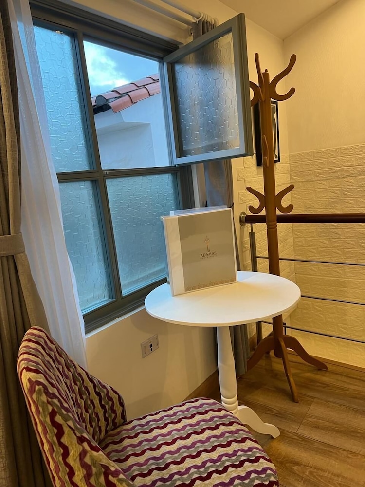 Adamas House Hotel 24/50