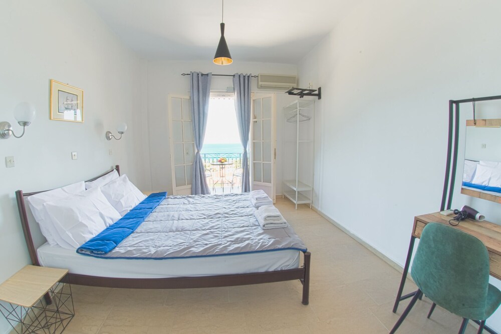 Avra Paradise Aparthotel 12/50