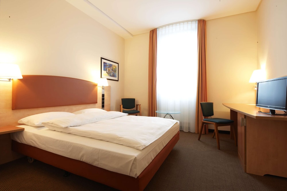 IntercityHotel Berlin Ostbahnhof 21/38