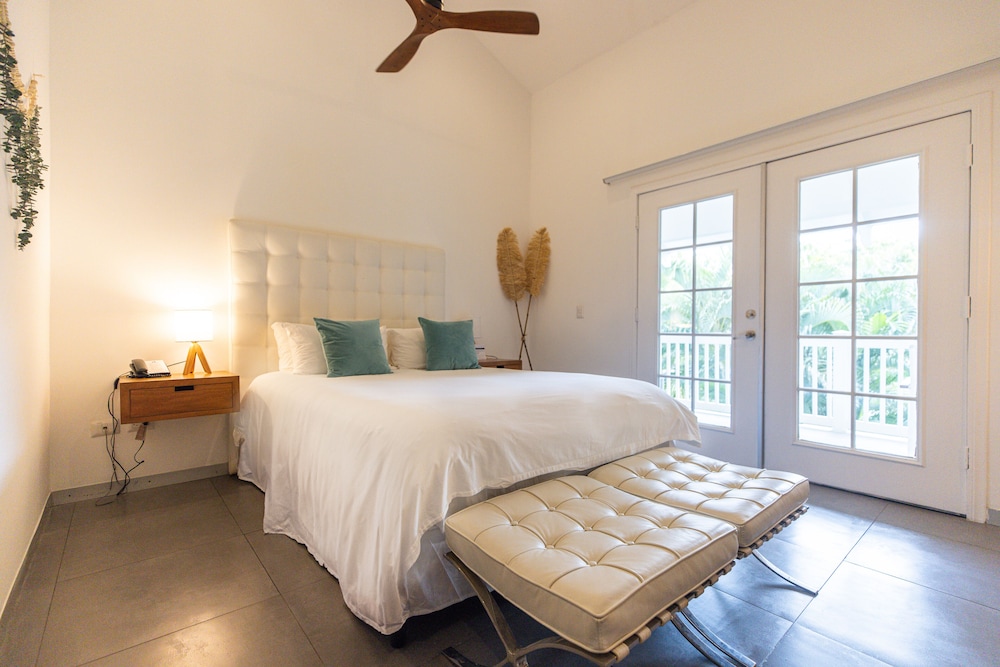 Garden, Deluxe, Queen Bed