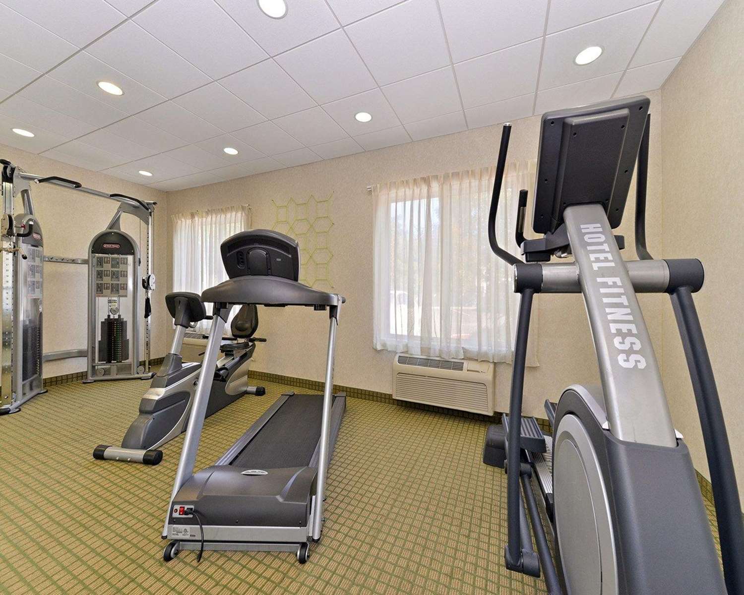Quality Suites Stratford CT 26/37