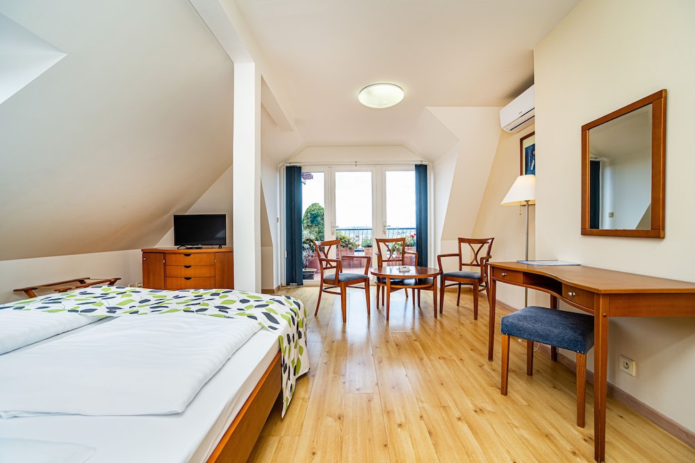 Orion Hotel Prague 42/68
