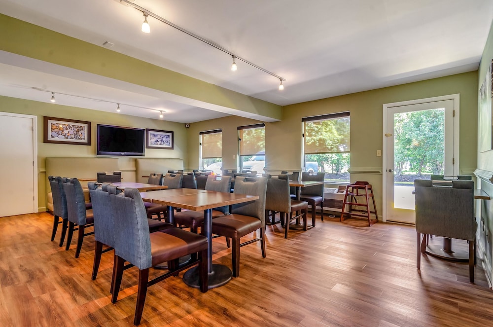 Quality Inn & Suites Creedmor - Butner 33/39