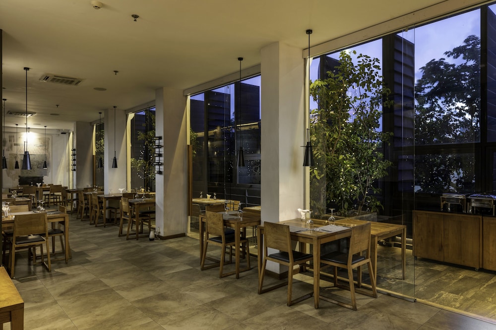 Hotel Me Colombo 59/65