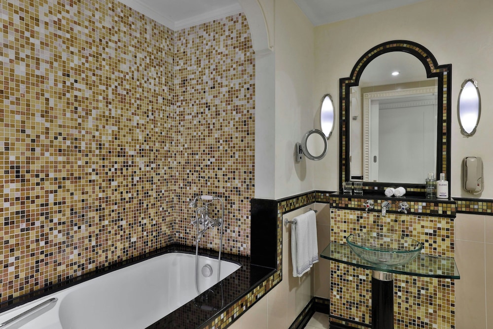 Al Habtoor Grand Resort, Autograph Collection 75/75