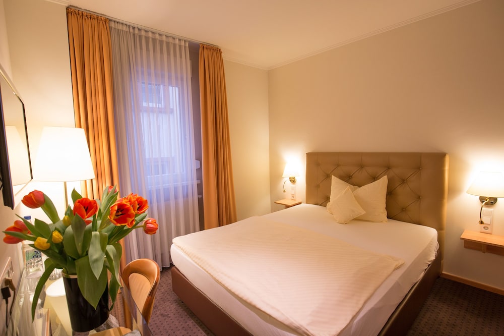 HOTEL HEIDELBERGER HOF 17/65