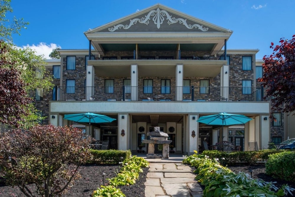 Niagara Crossing Hotel and Spa 1/39