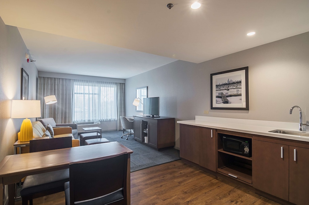 Hampton Inn Chicago North/Loyola Station 42/71