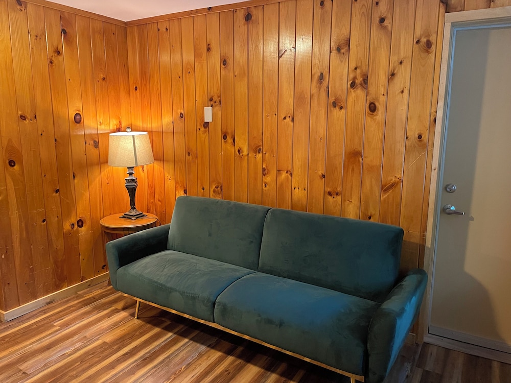 NORTHERN LIGHTS LODGE 39/70
