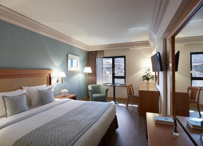 ROOM, SINGLE
