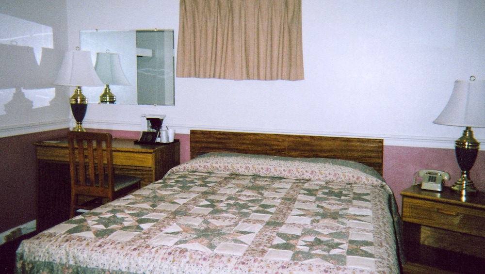 JUDY'S MOTEL BEDFORD 10/34