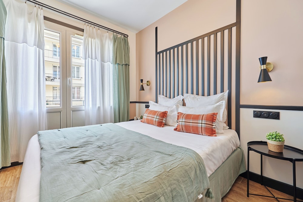COMFORT, DOUBLE BED