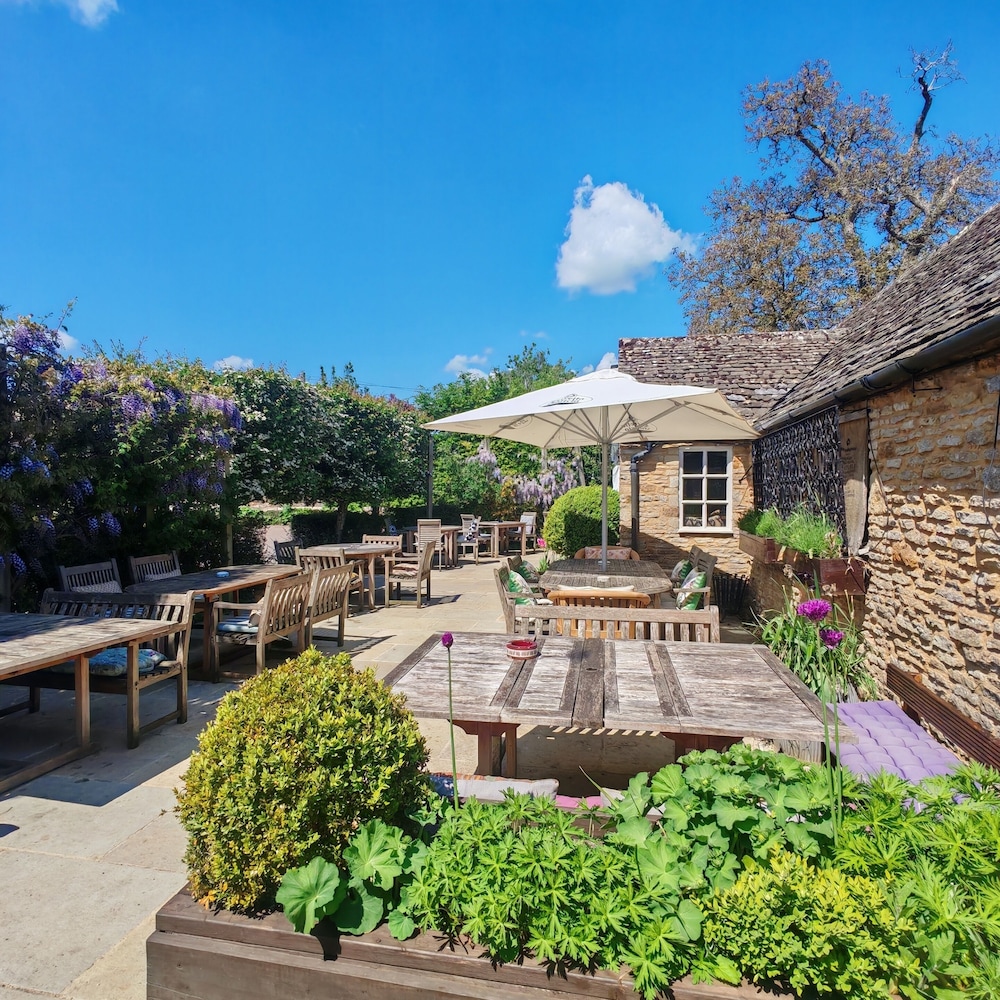 The White Horse Inn 53/62