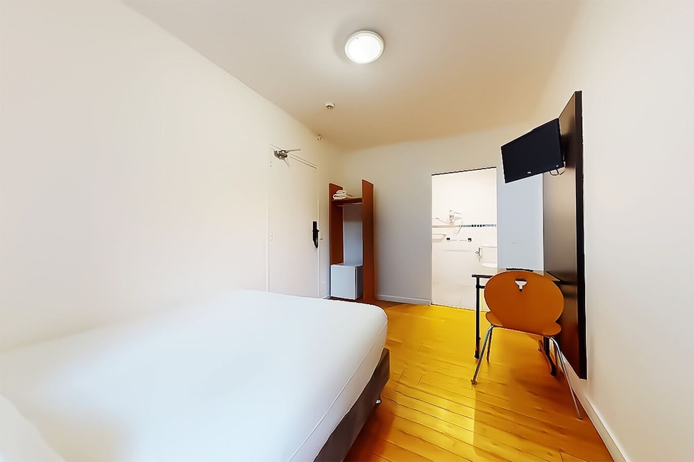 Classic, Double Bed, Accessible