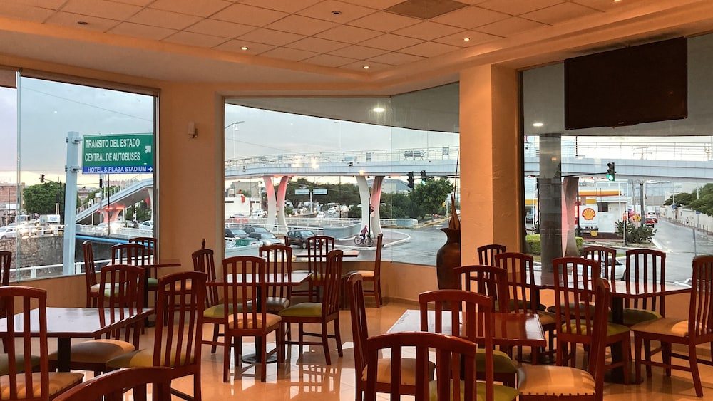 Enterprise Inn Poliforum Ex Mision Leon 35/50