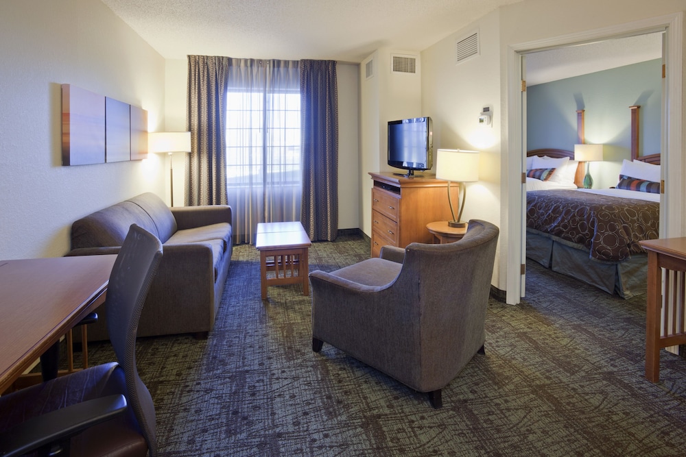 Candlewood Suites Eagan Arpt South - Mall Area, an IHG Hotel 45/68