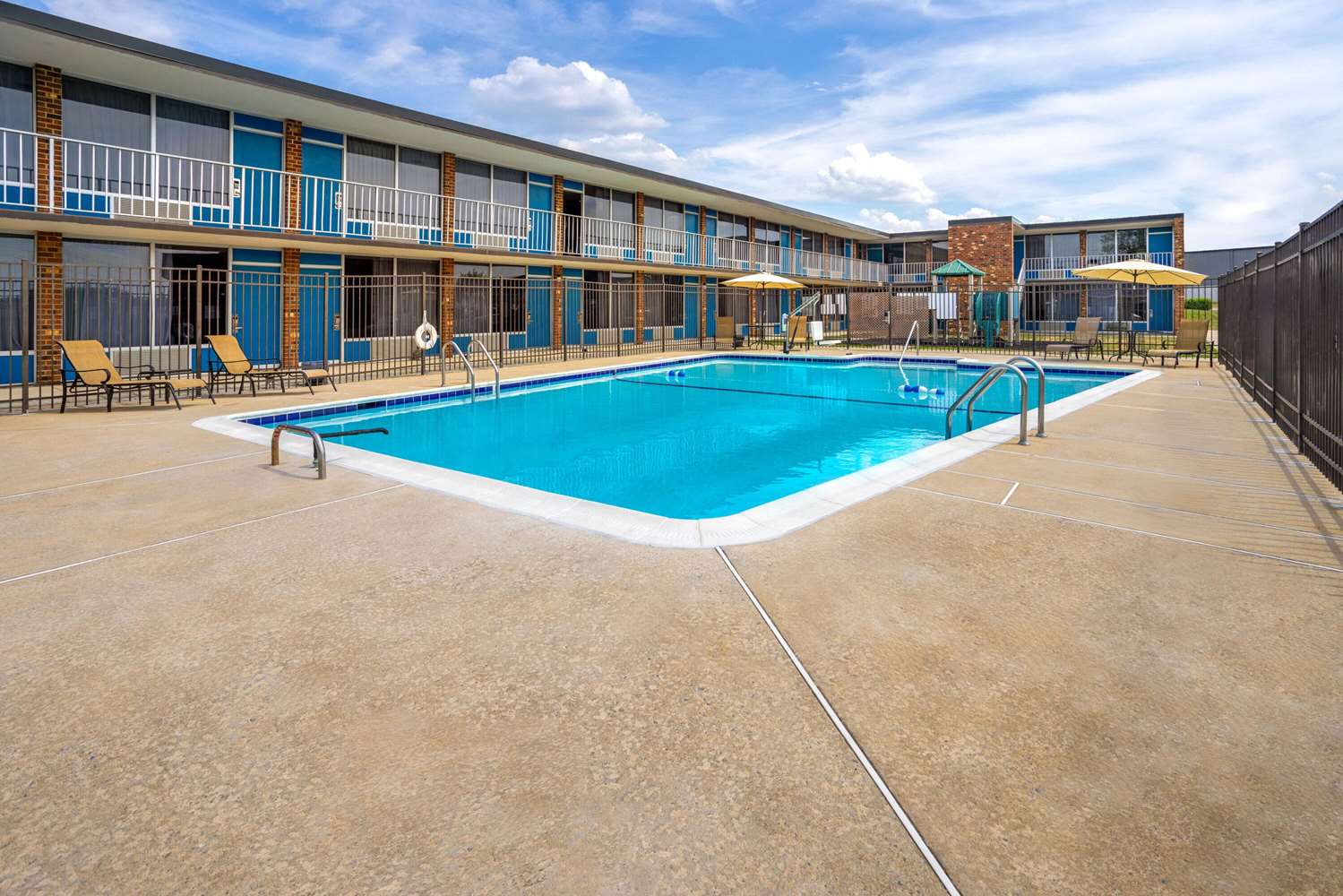 Days Inn by Wyndham Frederick 41/45