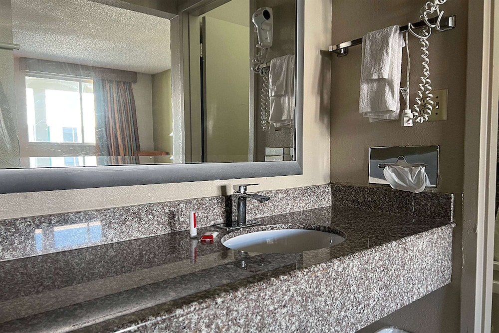 Baymont by Wyndham Odessa Highway 80 35/38