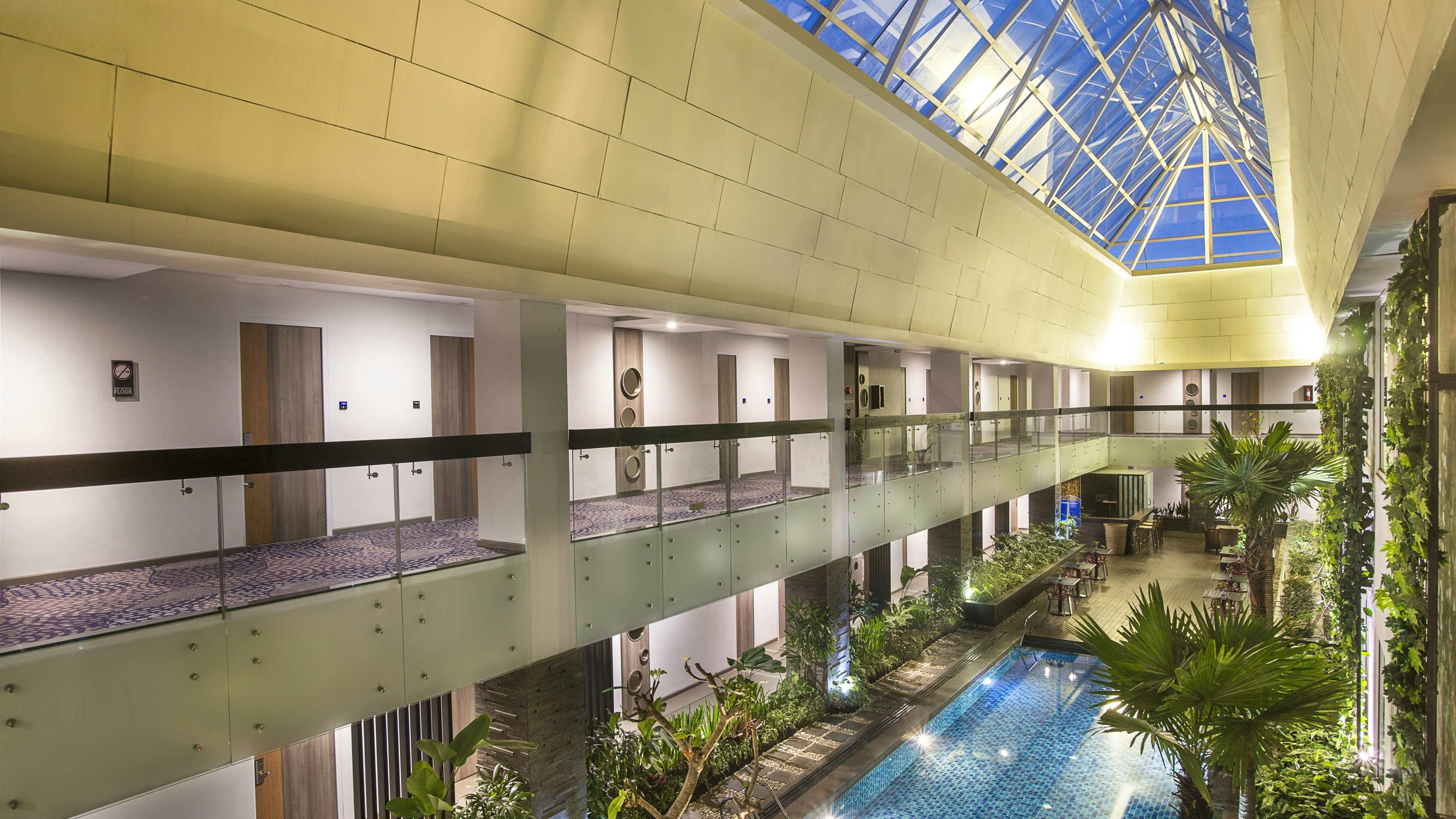 Holiday Inn Pasteur 4/50