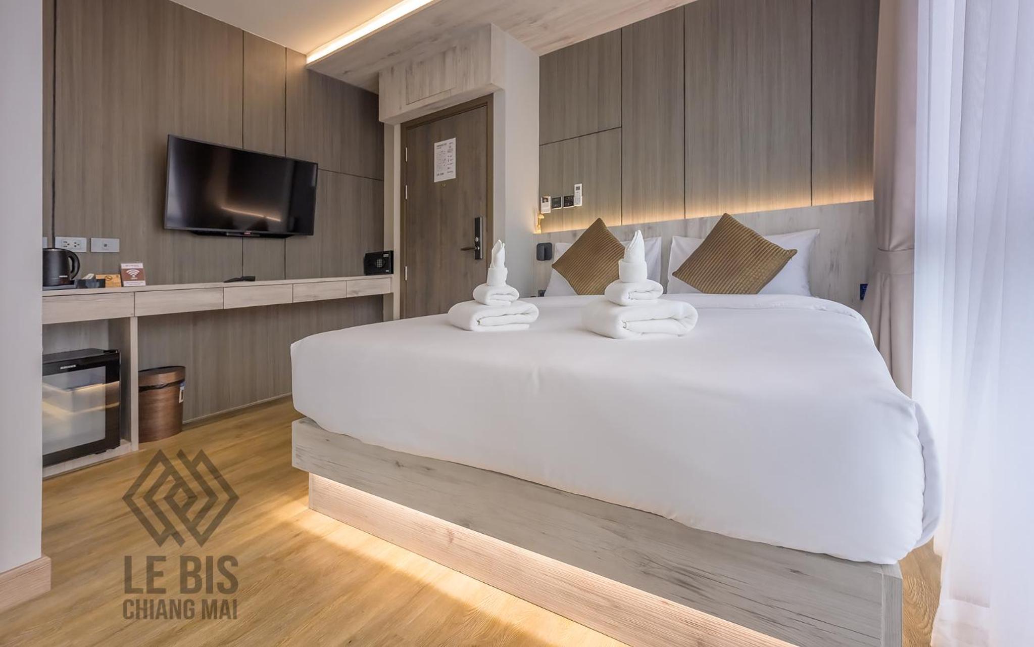 DELUXE, QUEEN BED