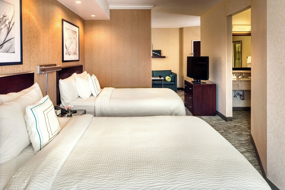 SUITE, MULTIPLE BEDS, ACCESSIBLE