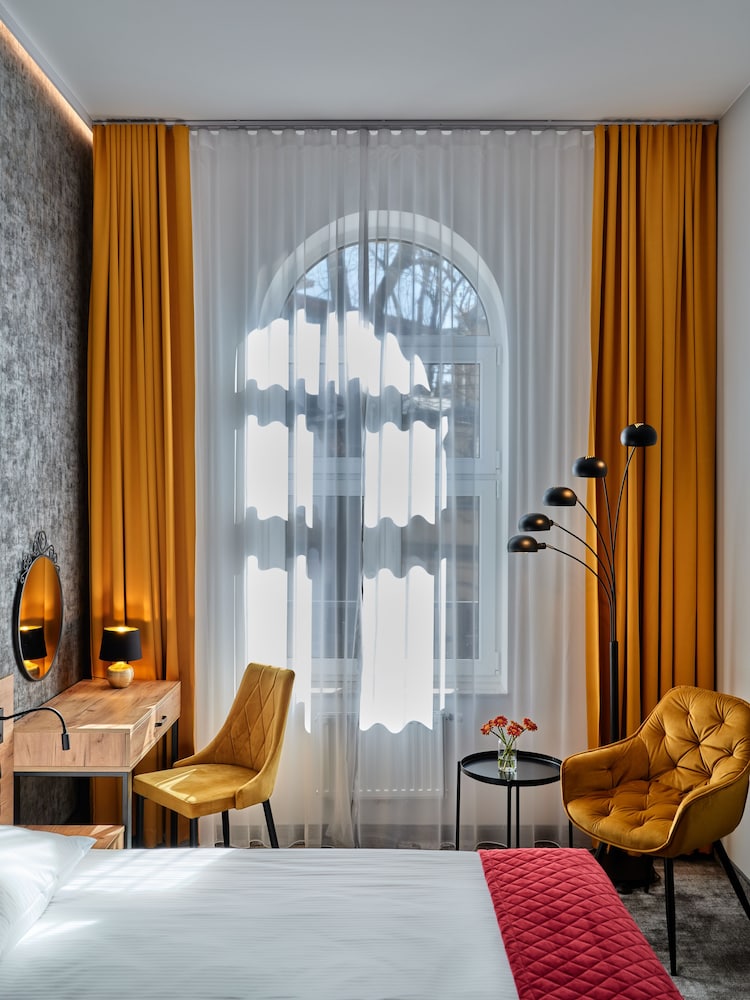 1891 Garni Hotel 11/44