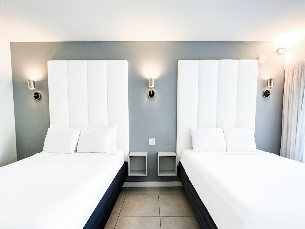 Royal Palms Resort And Spa A North Beach Village Resort Hotel 23/80