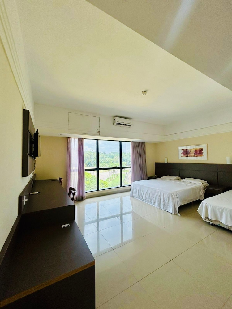 Tropical Executive Hotel 47/62