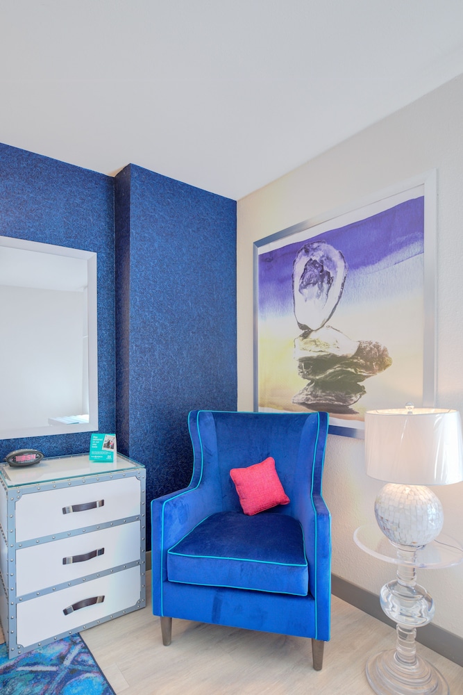 Hotel Indigo Mount Pleasant 45/76