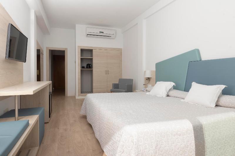 Room, Double Bed, Lateral Side Sea View, Balcony