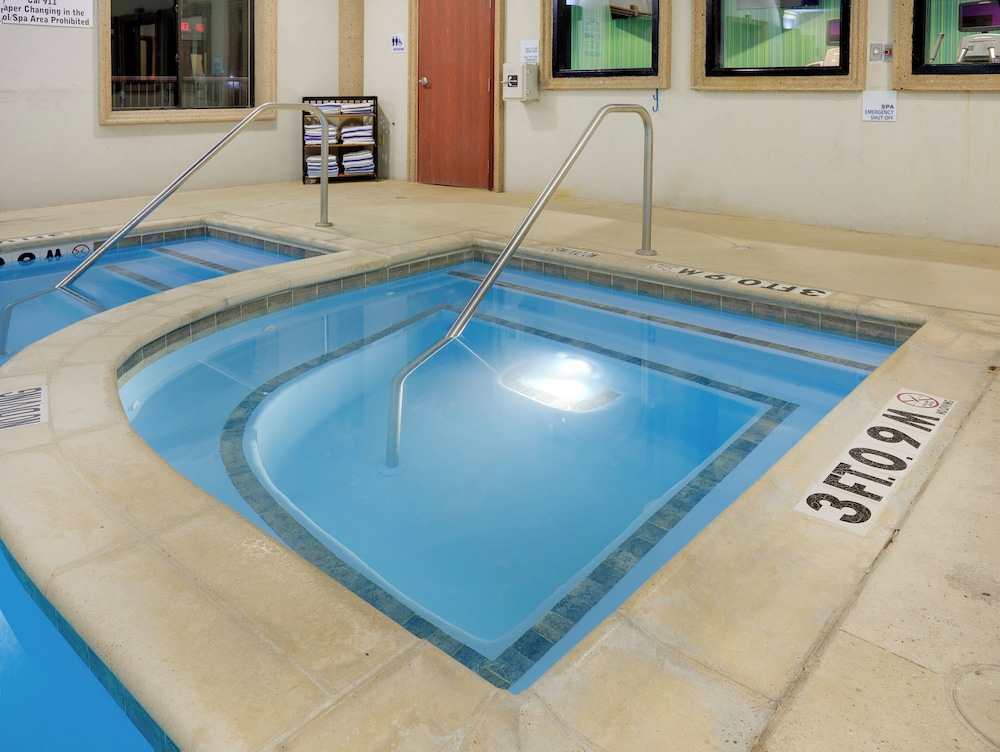Holiday Inn Express Hotel And Suites Burleson Ft Worth 37/65