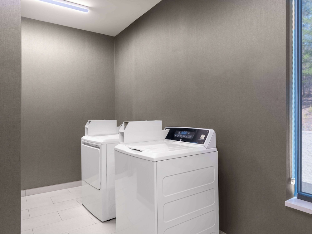 La Quinta Inn and Suites by Wyndham Chelsea 35/35