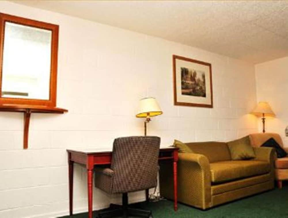 Moosejaw Inn 25/32