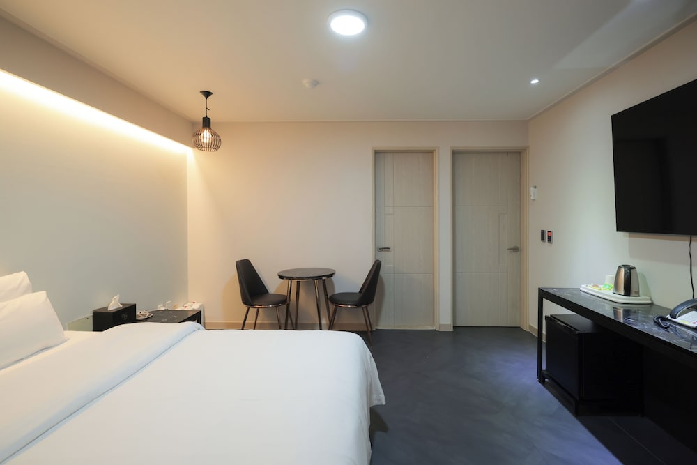 Deluxe, King Bed