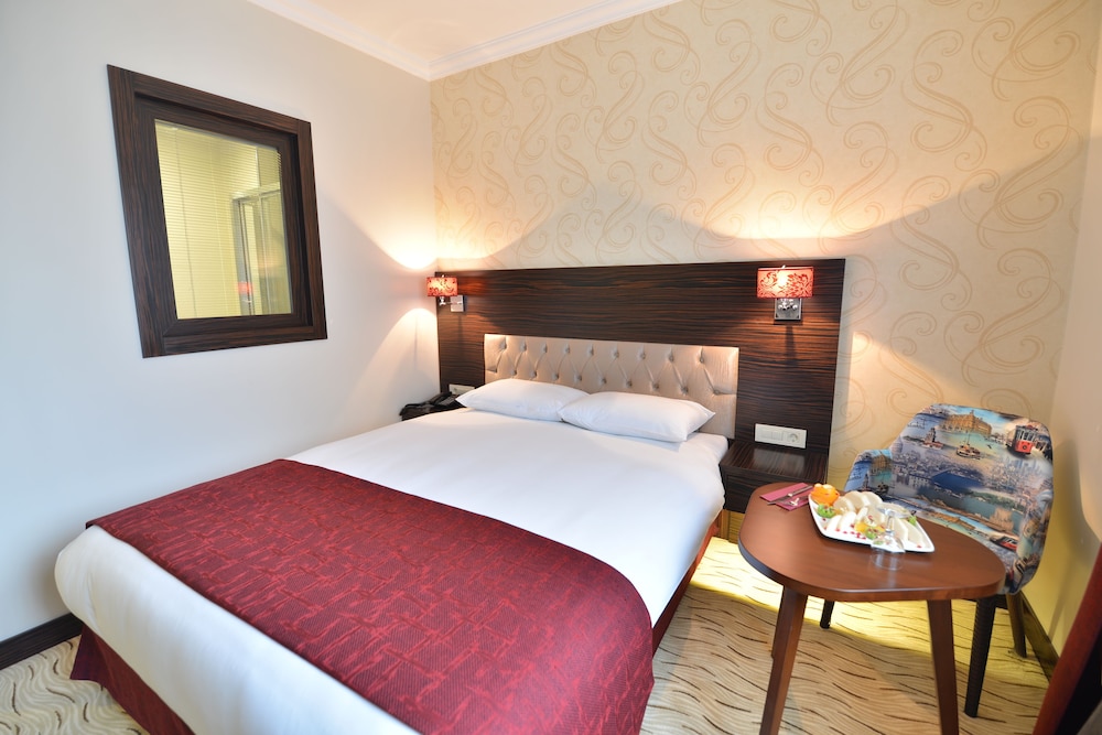 Golden Siyav Hotel 28/75