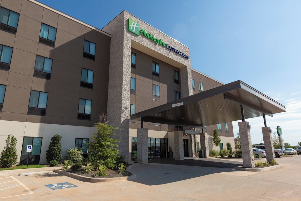 Holiday Inn Express And Suites Kingfisher 26/28