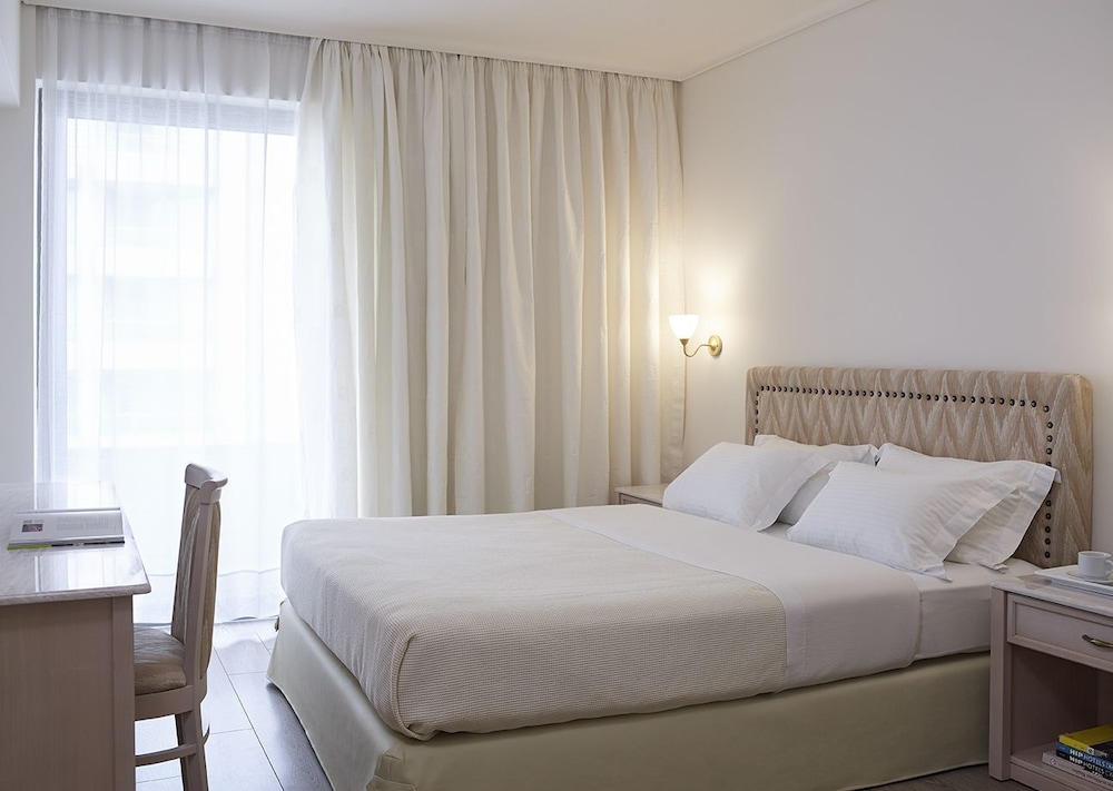 CLASSIC, DOUBLE OR TWIN BED, PARTIAL SEA VIEW