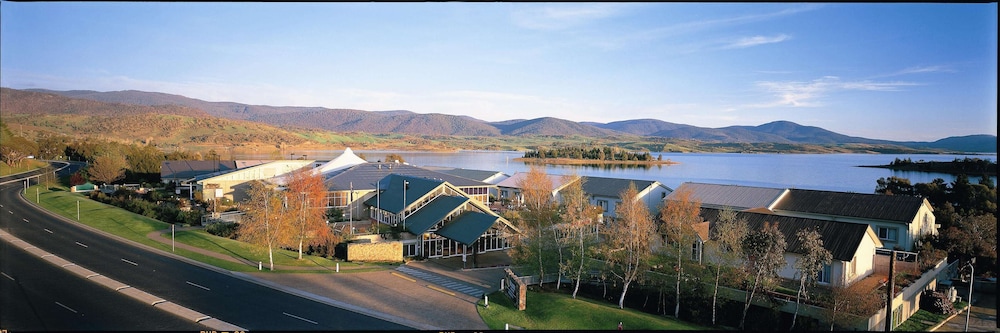 Horizons Lake Jindabyne 8/80