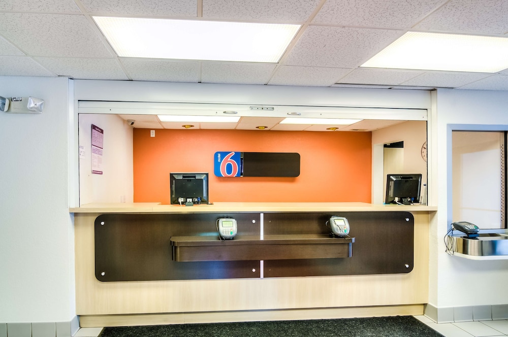 Motel6 Arlington Heights, IL - Chicago North Central 6/42