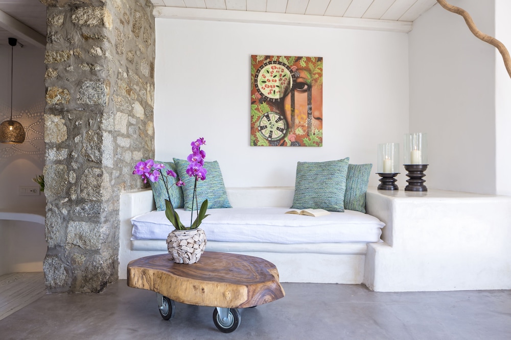 Hippie Chic Hotel 4/50