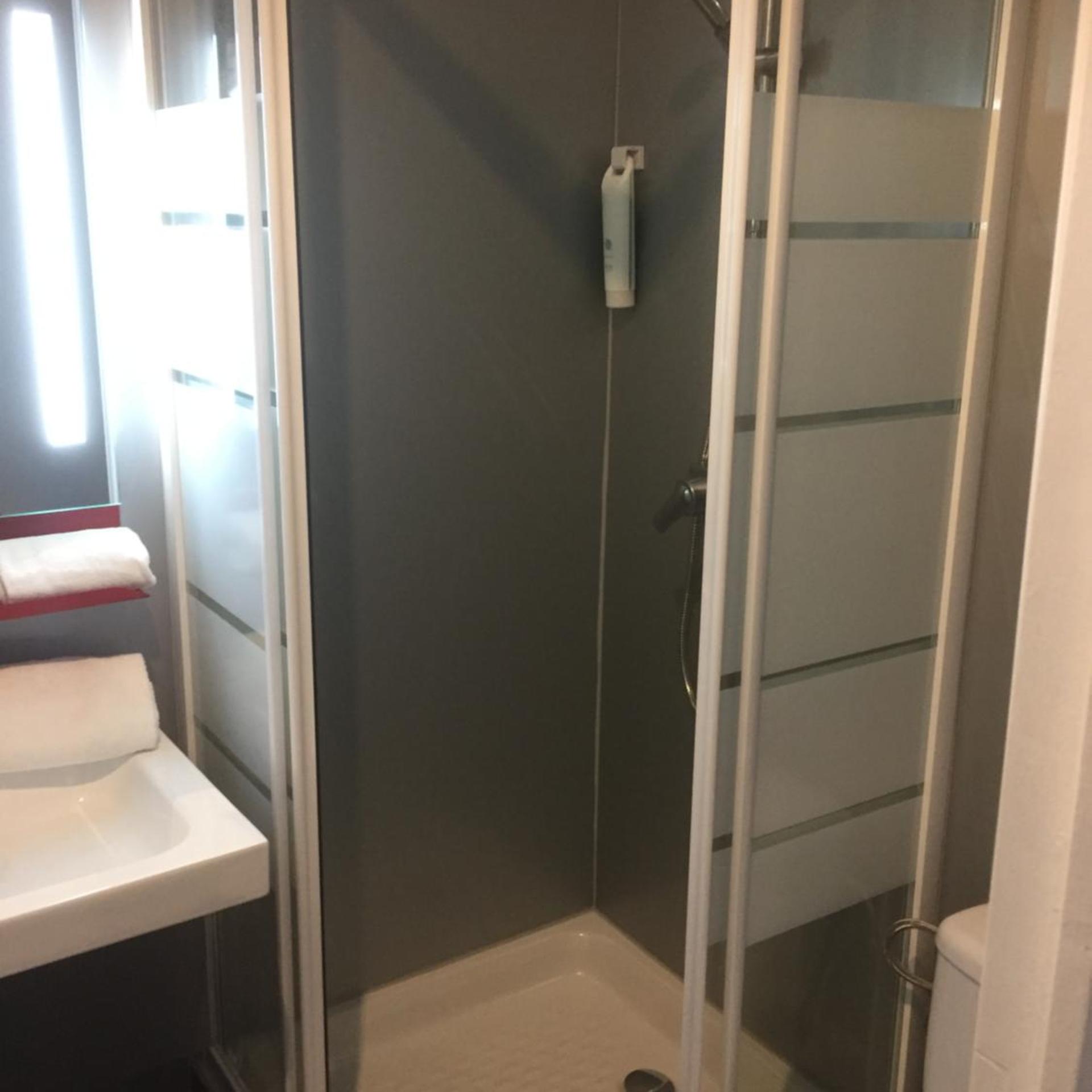 غرفة بسريرين منفصلين، Enzo Hotels Trappes by Kyriad Direct 6/7