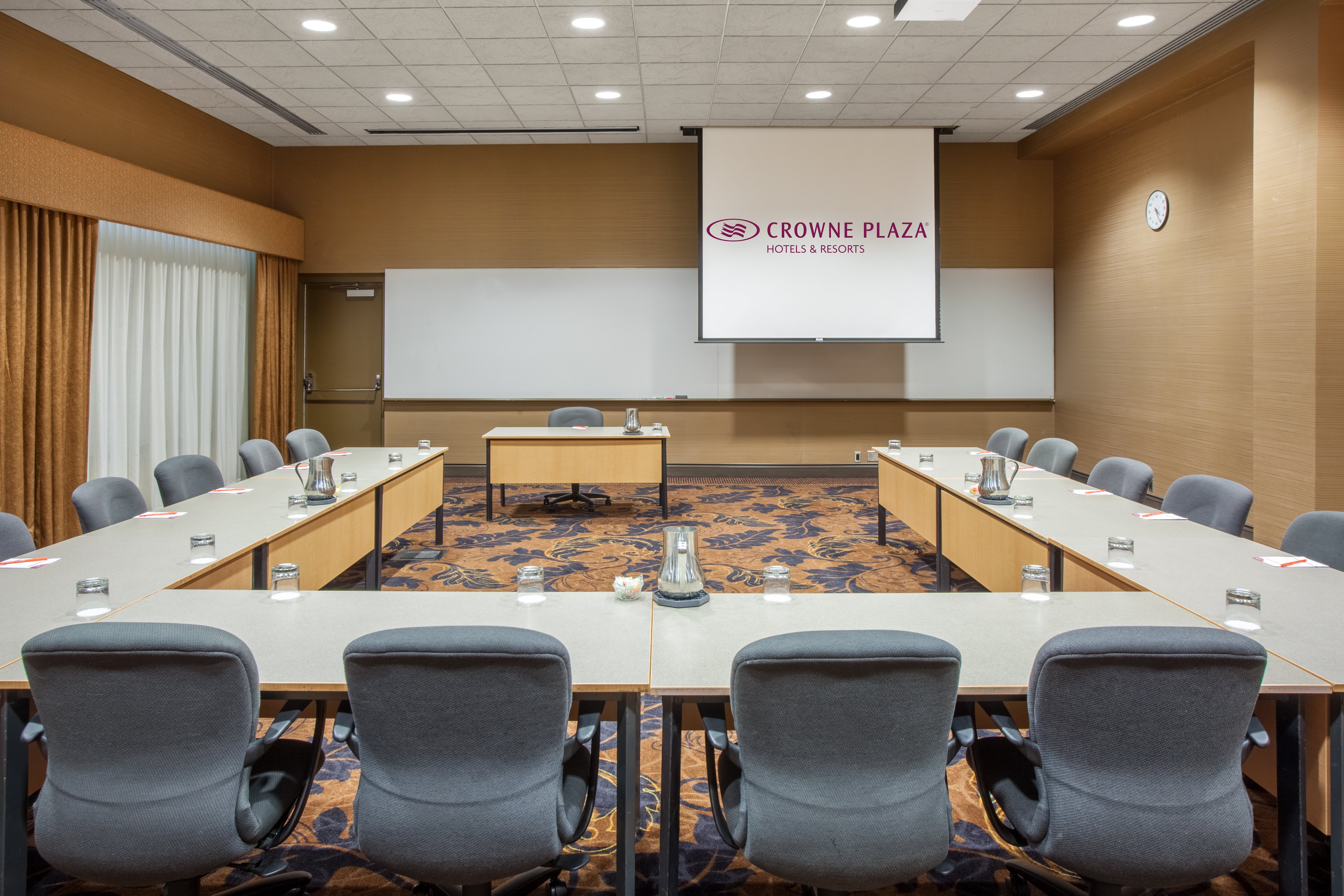 Crowne Plaza Minneapolis West 49/60