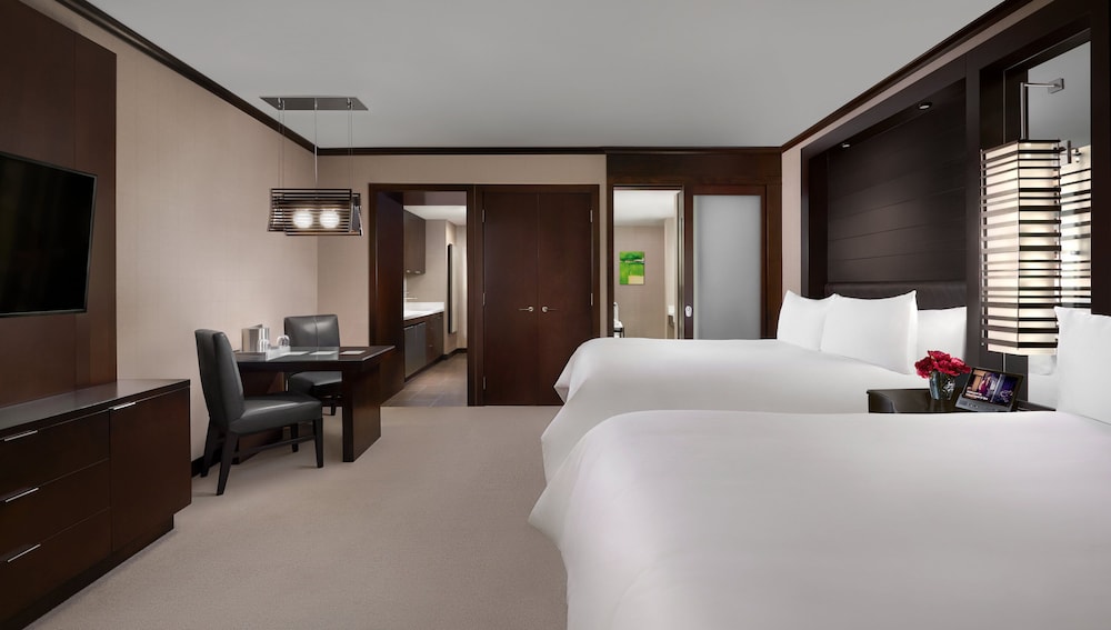 STUDIO, 2 QUEEN BEDS