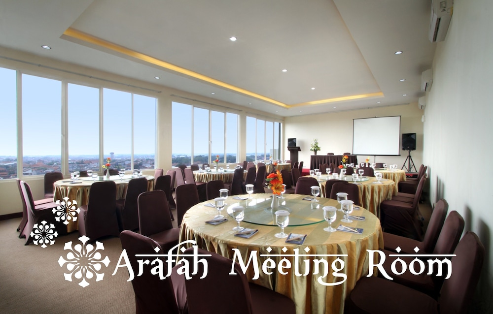 Hotel Namira Syariah Pekalongan 55/61