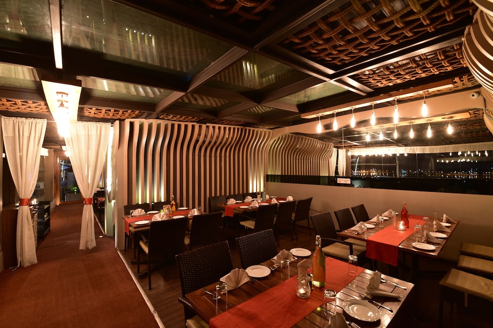 HOTEL SURYA PLAZA 35/46