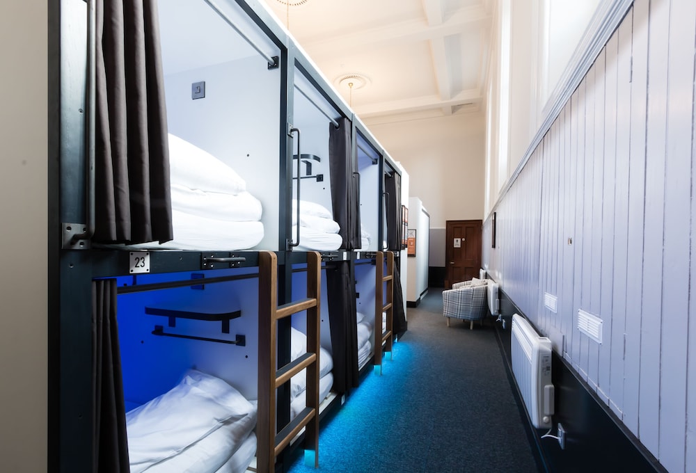 CoDE Pod Hostels THE CoURT 46/49