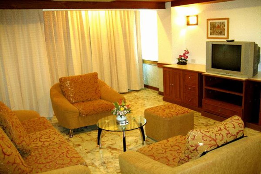 Raya Grand Hotel 24/37