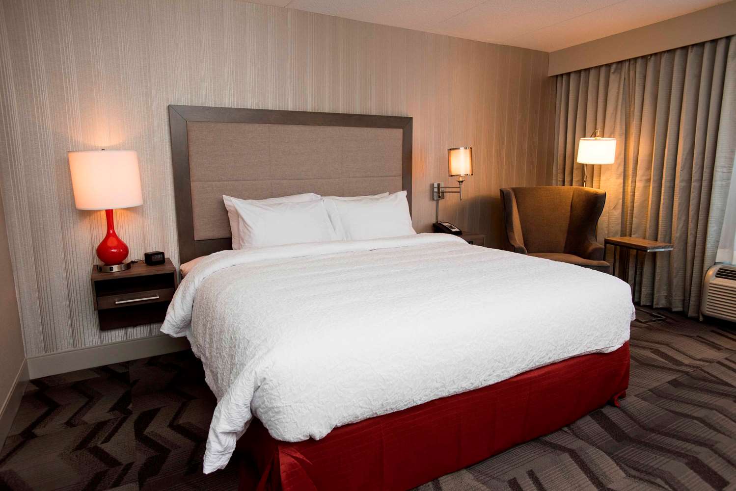 Hampton Inn & Suites by Hilton Thunder Bay 16/49