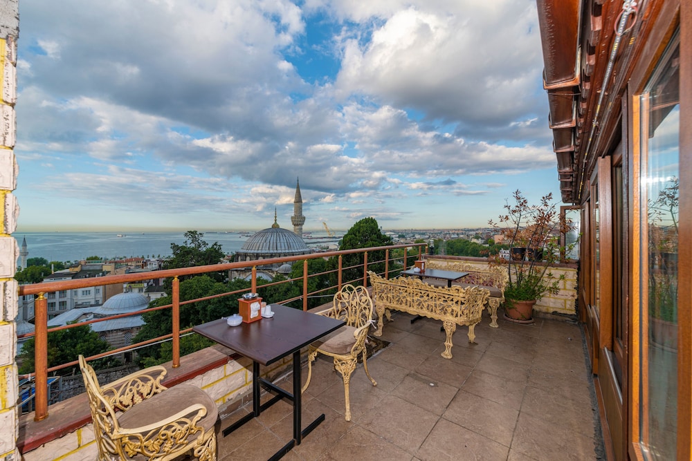 Stone Hotel Istanbul 62/63